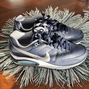 Nike Men's Navy and Silver Sneakers
